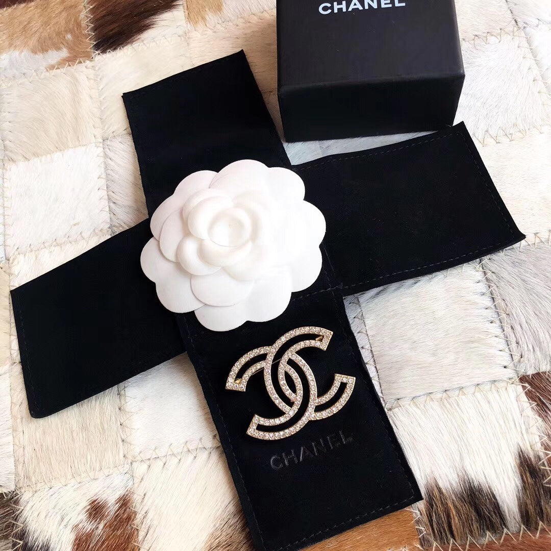 CC Brooch 156132