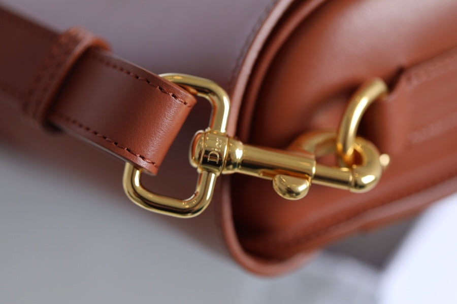 MEDIUM CD BOBBY 22CM DARK TAN CALFSKIN GOLD HARDWARE
