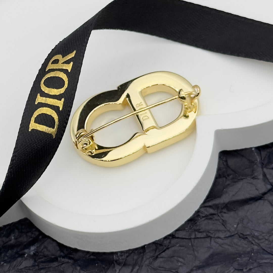 CD Brooch 172615