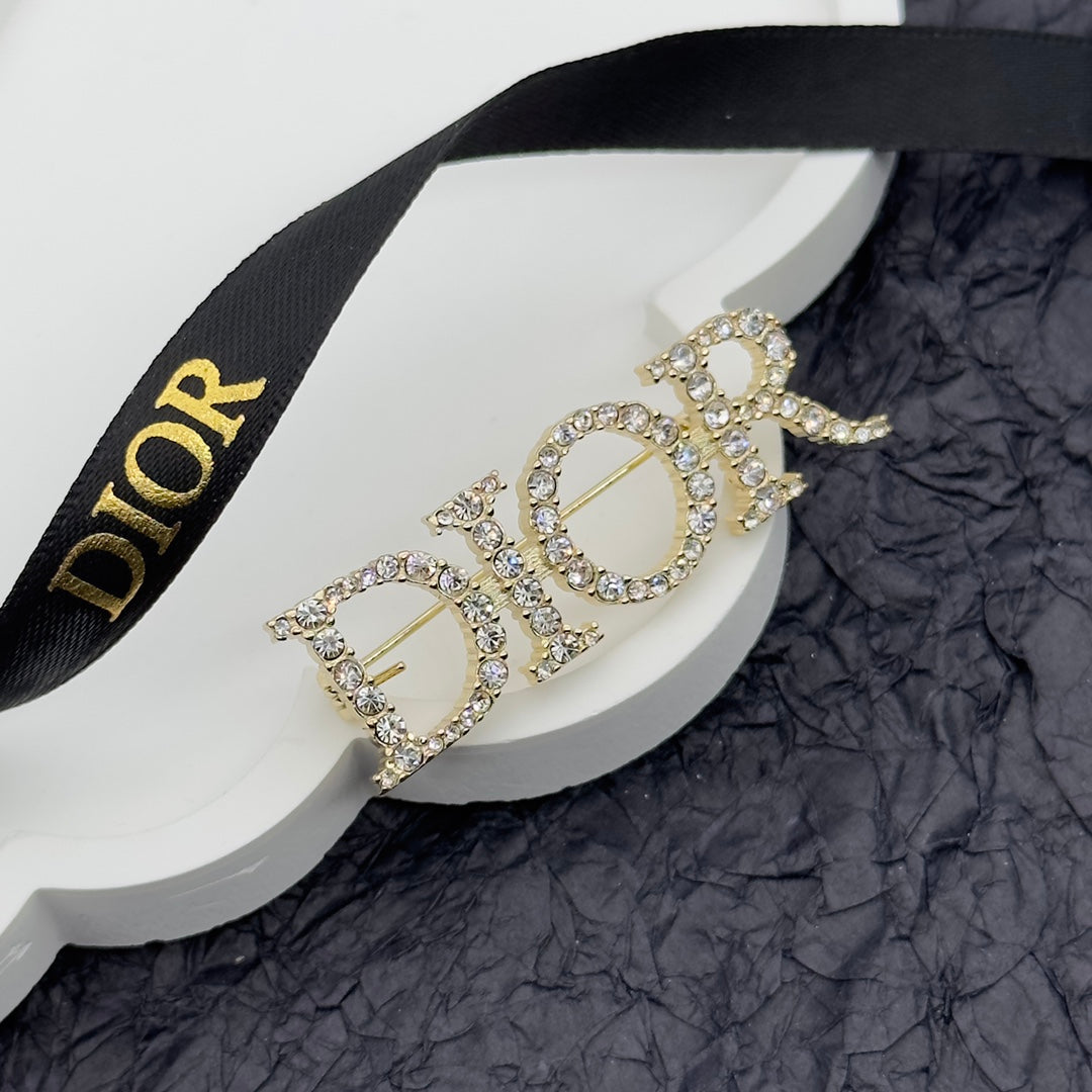 CD Brooch 172614