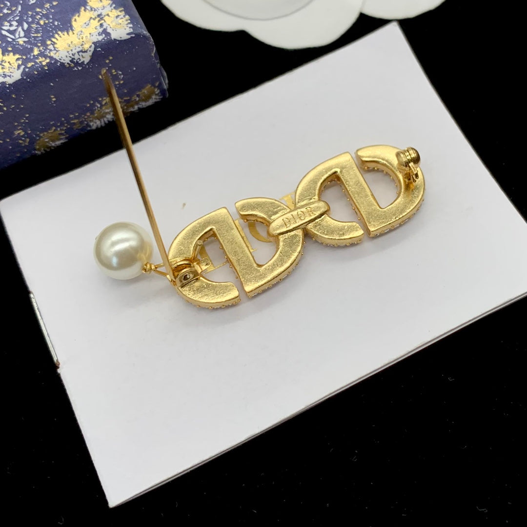 CD Brooch 178847