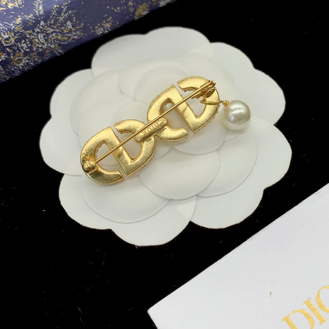 CD Brooch 178847