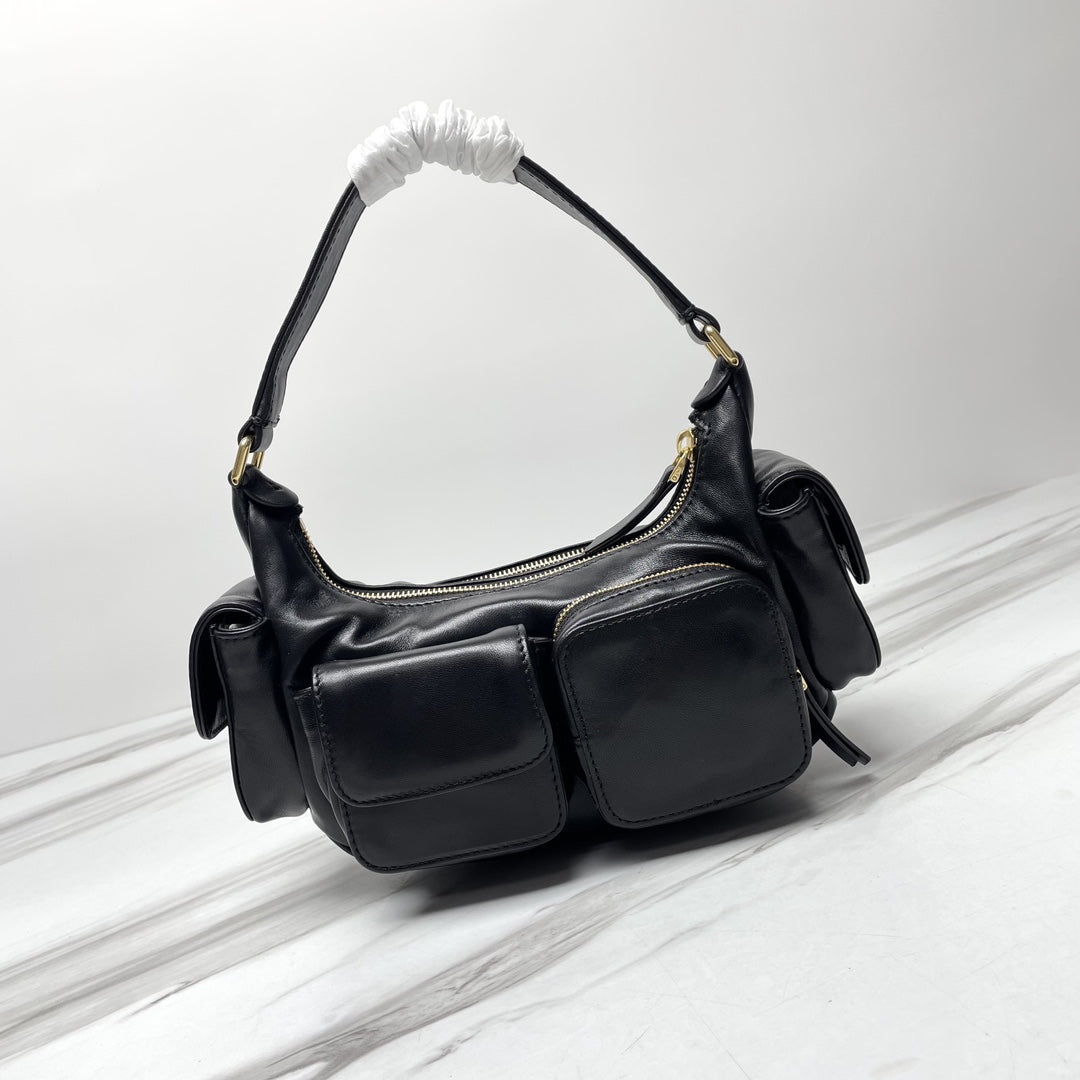 MIU POCKET 21CM SHOULDER BAG BLACK CALFSKIN