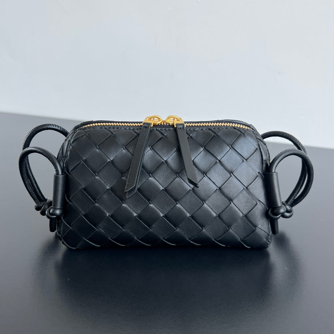 BV Concert Pouch 18.5cm Black Lambskin