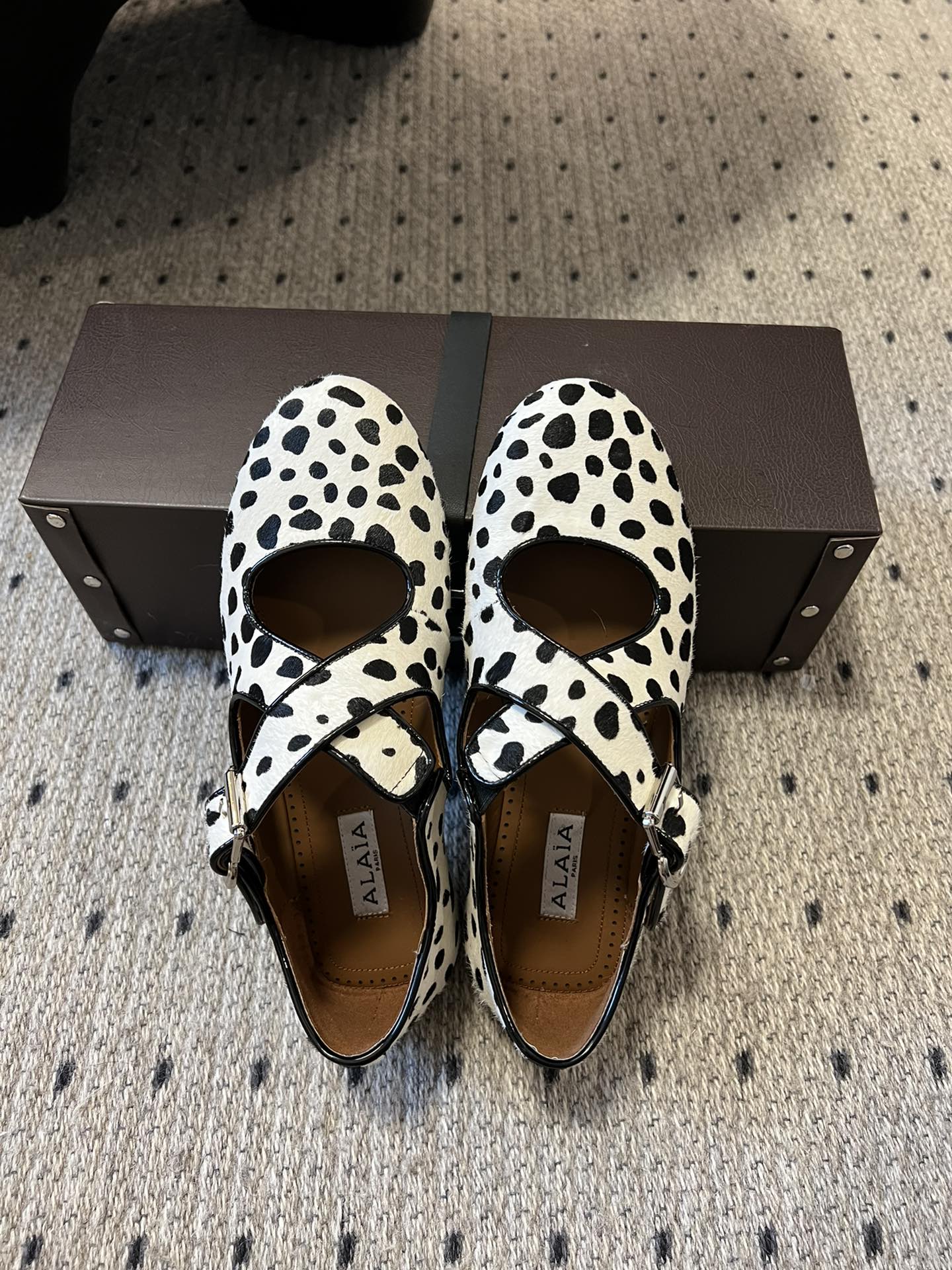 Alaia 25 Criss Cross With Stud Ballet Flats Black White Suede Sheepskin 303694