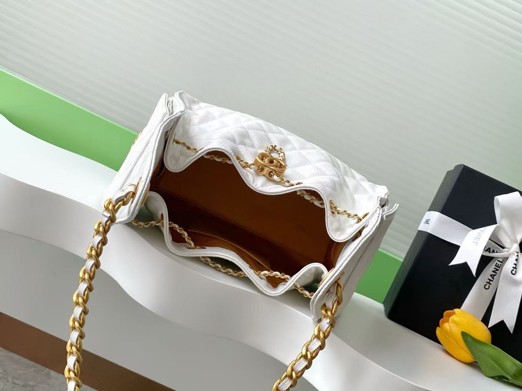 CC 25C Hobo Bag 30cm White Grained Calfskin