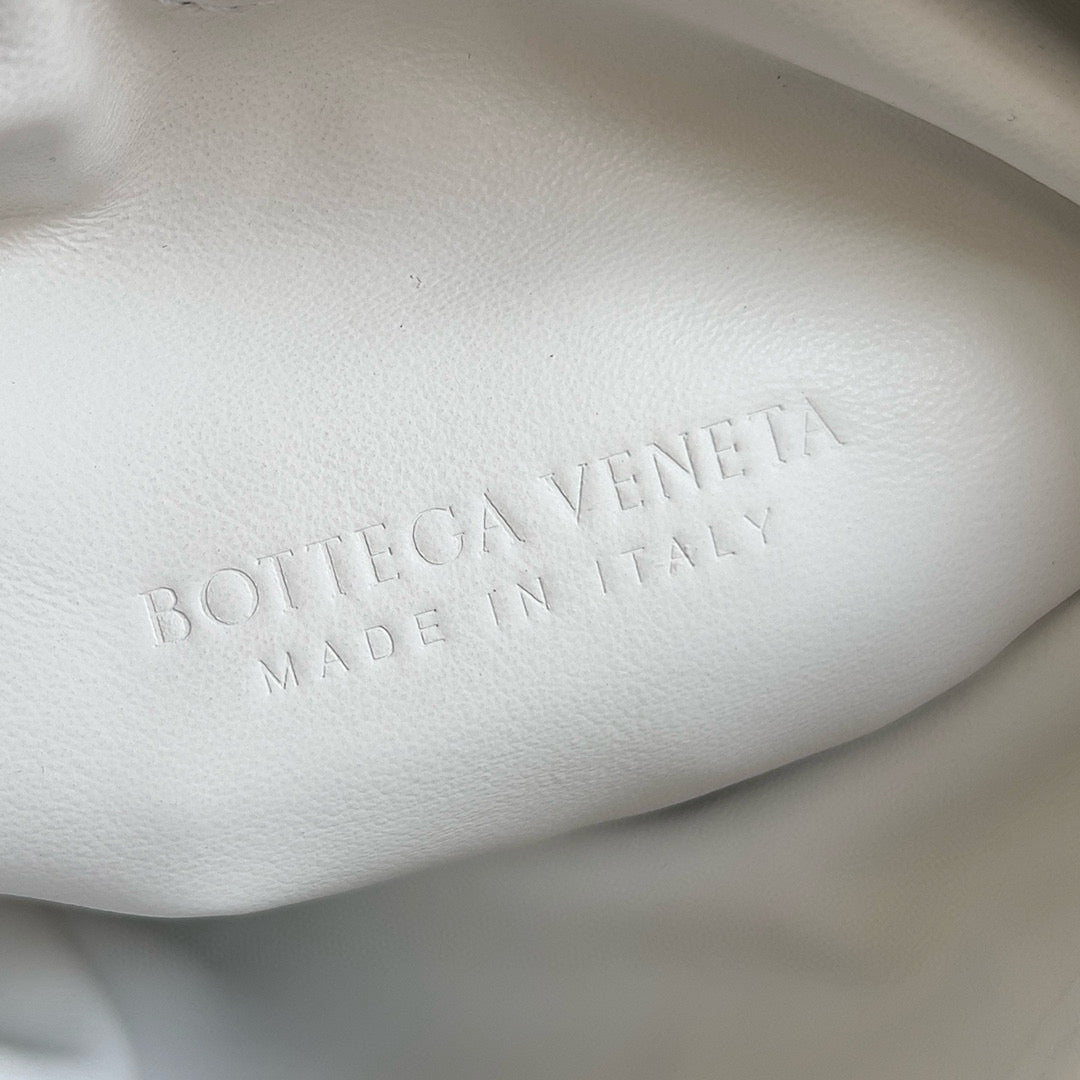 BV Mini Hop White Calfskin