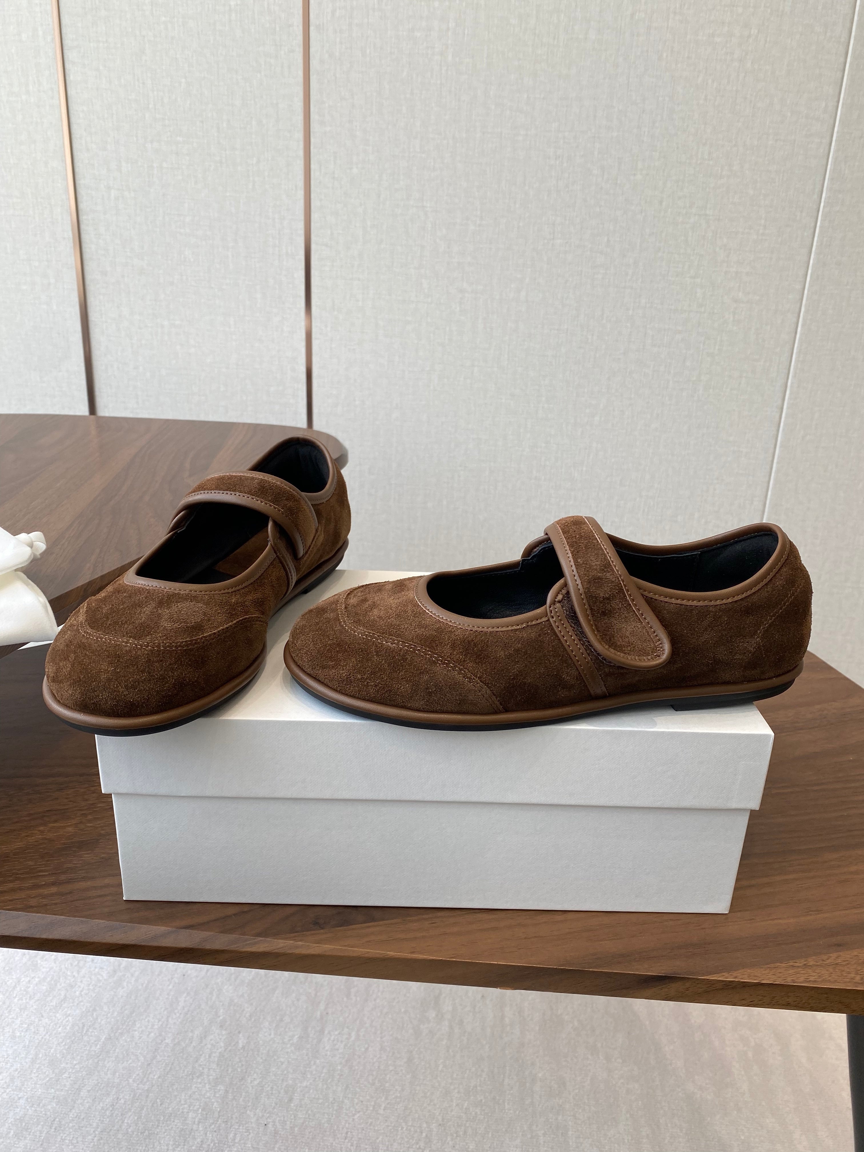 HM  25s Velcro Mary Jane Earthy Brown Suede