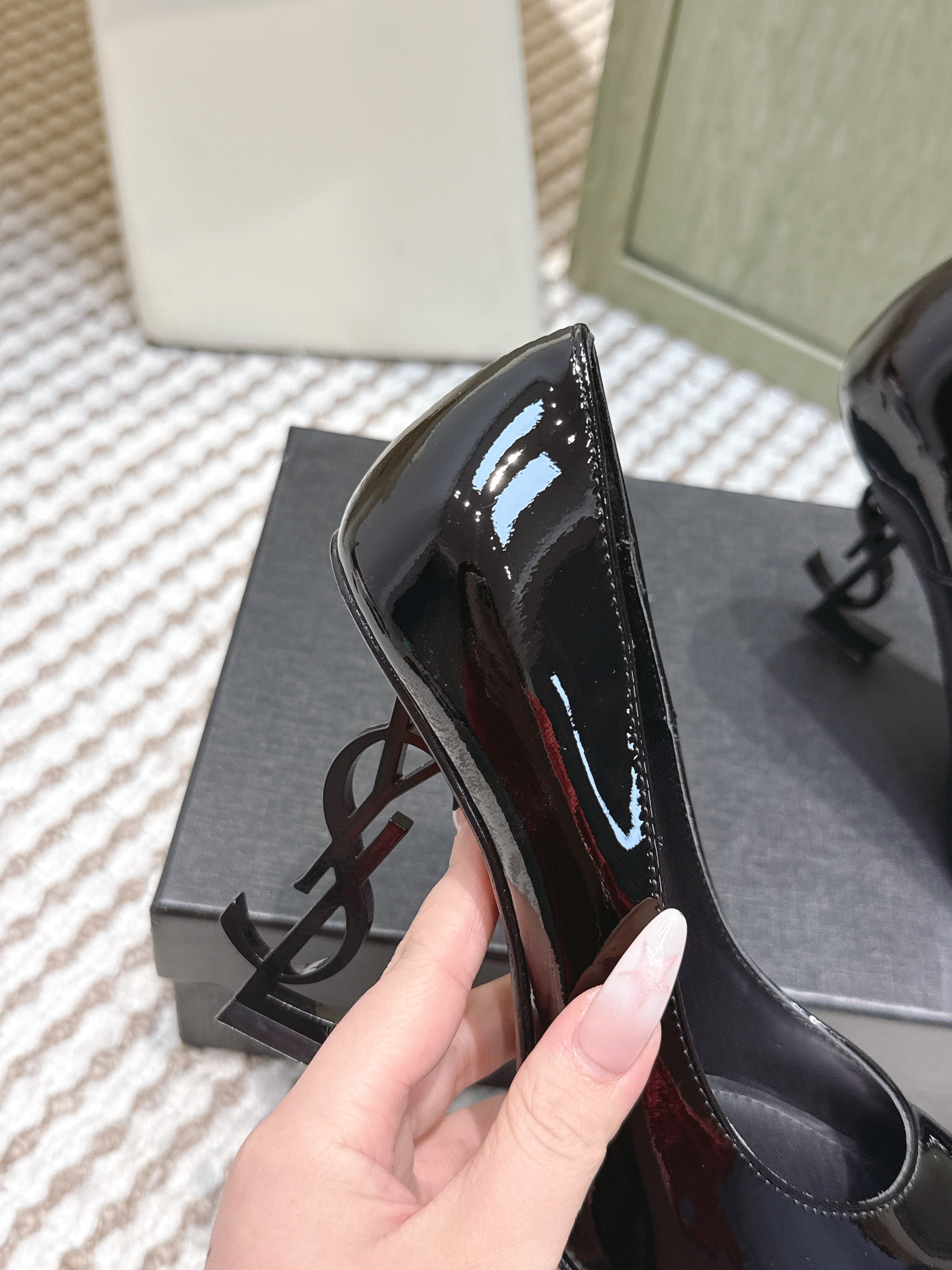 YSL 26ss High Heel Pumps 85 Black Patent Leather Black 654698