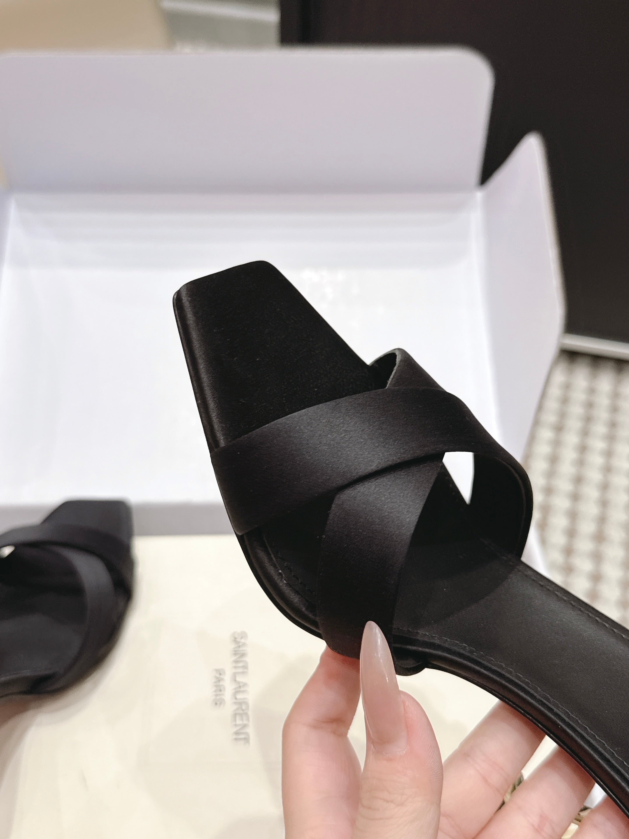 YSL 26ss High-Heeled Mules 85 Black Satin Leather 660672