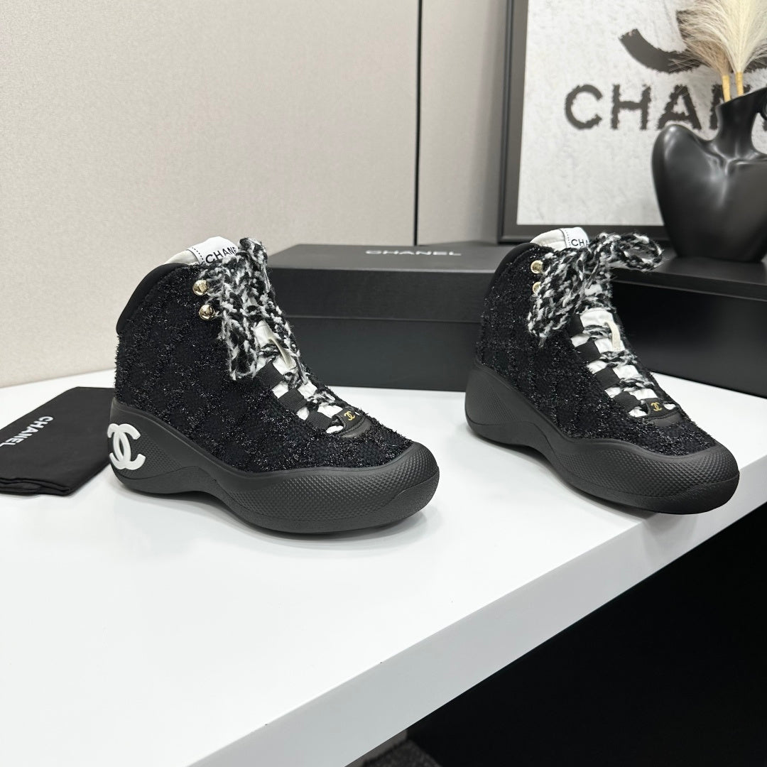 CC 26s Casual Sneakers Black Fabric Sheepskin 626368