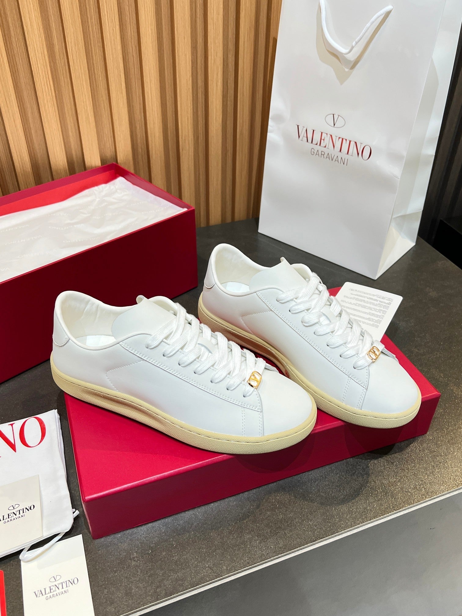 VT 25S  Casual Sneakers White Cowhide 563095