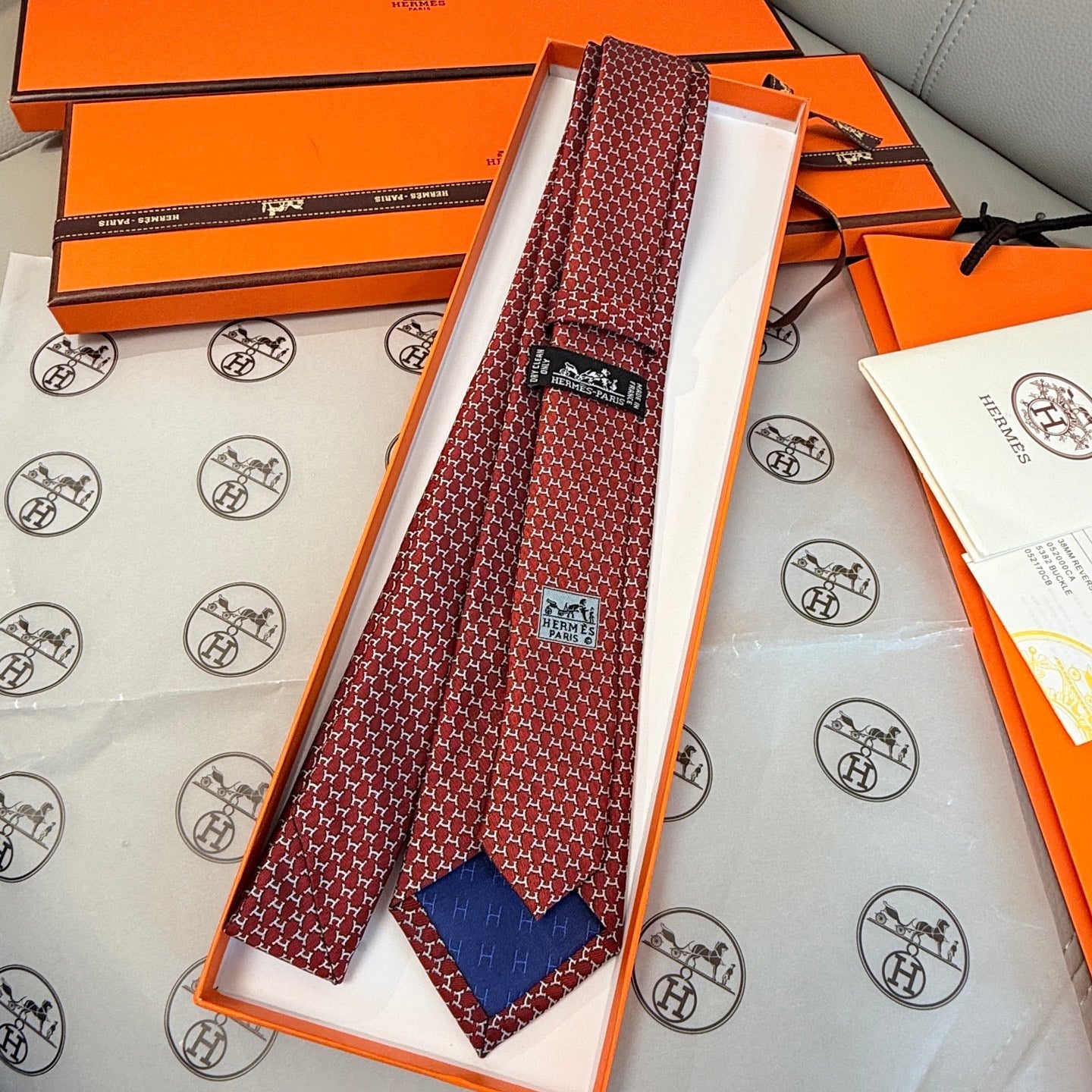 HM men red silk tie 574487