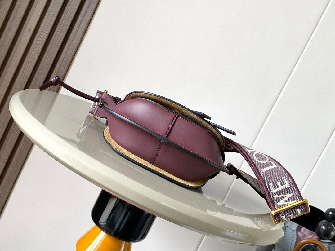 Loewe Saddle Bag 21 Burgundy Leather 280430