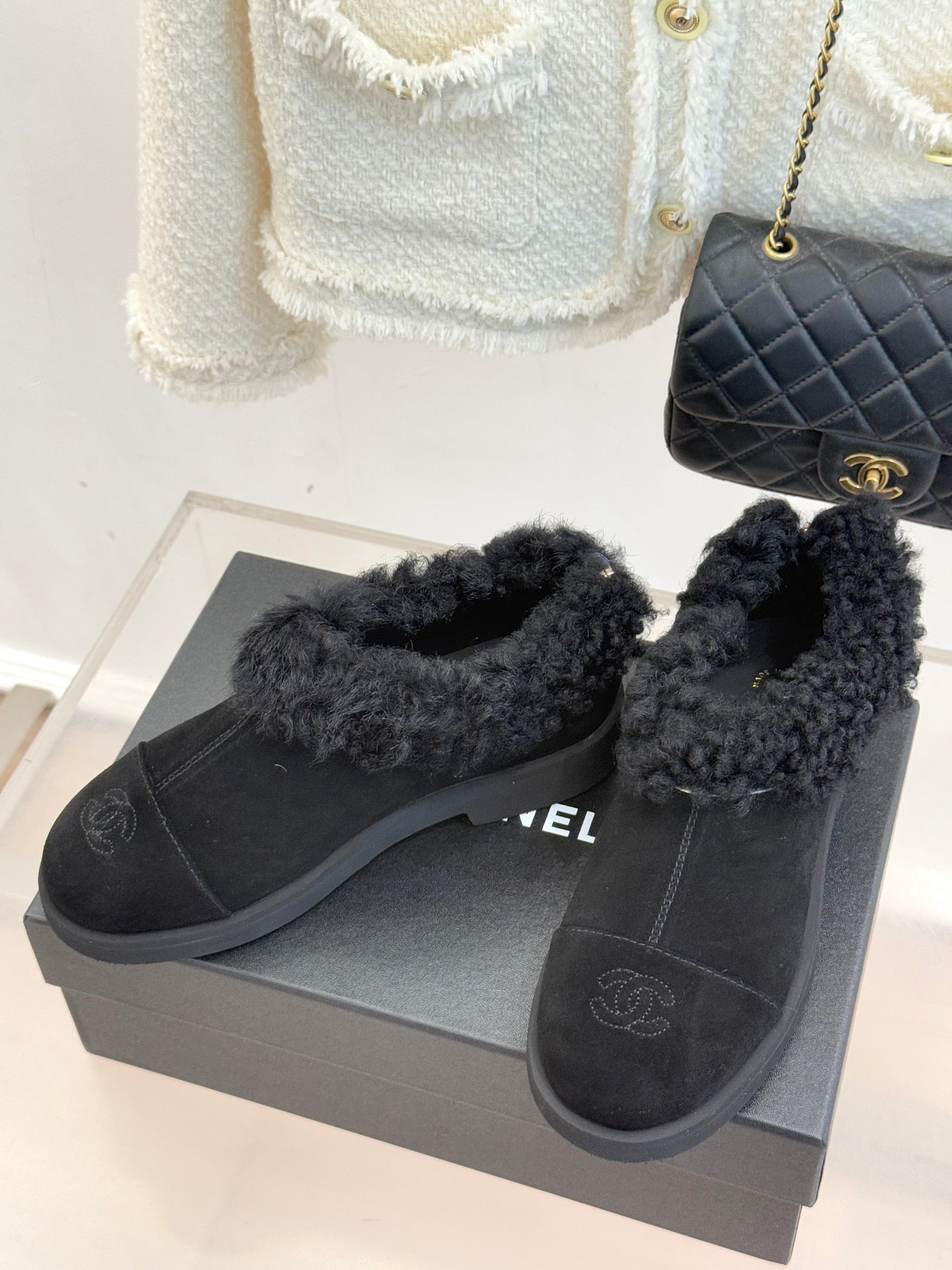 CC 25s  Furry Snow Boots Black Suede Wool 512064