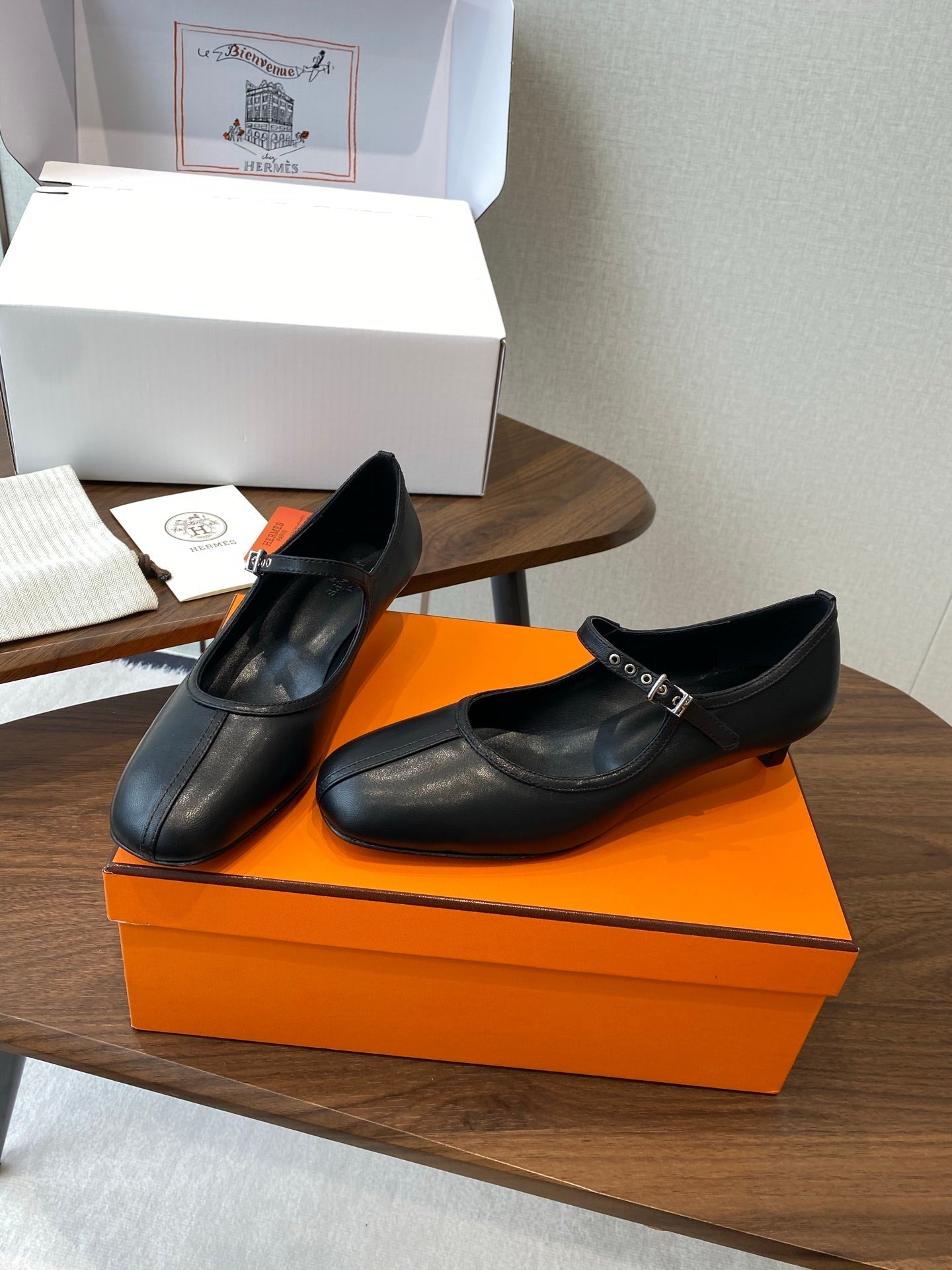 HM  25s Mary Jane 40mm Black  Calfskin 422570