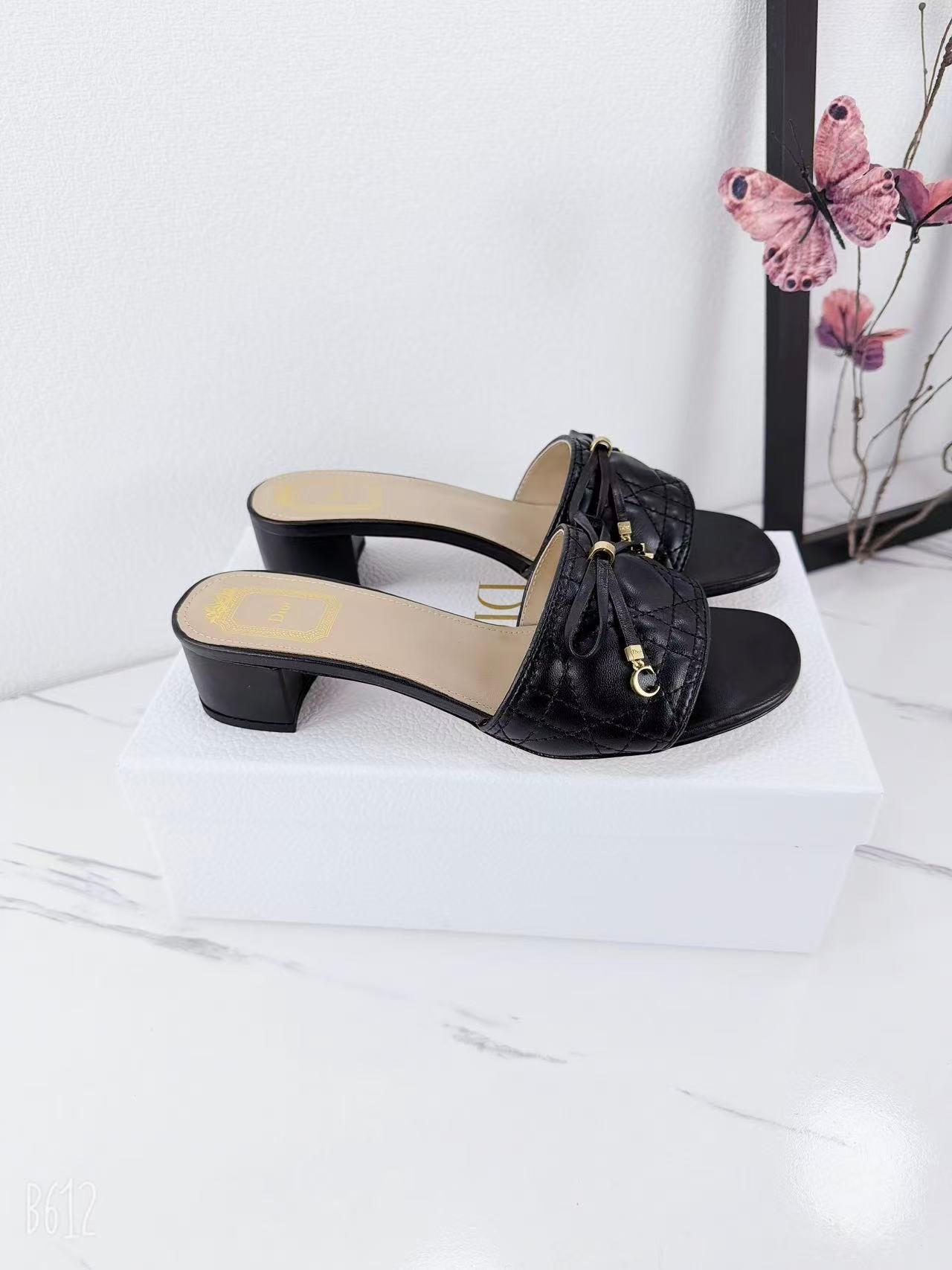 CD 26s Slippers Black Beige Cowhide 681587