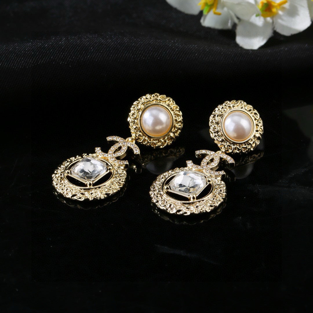 CC Gorgeous Gold Diamond Pearl Earring