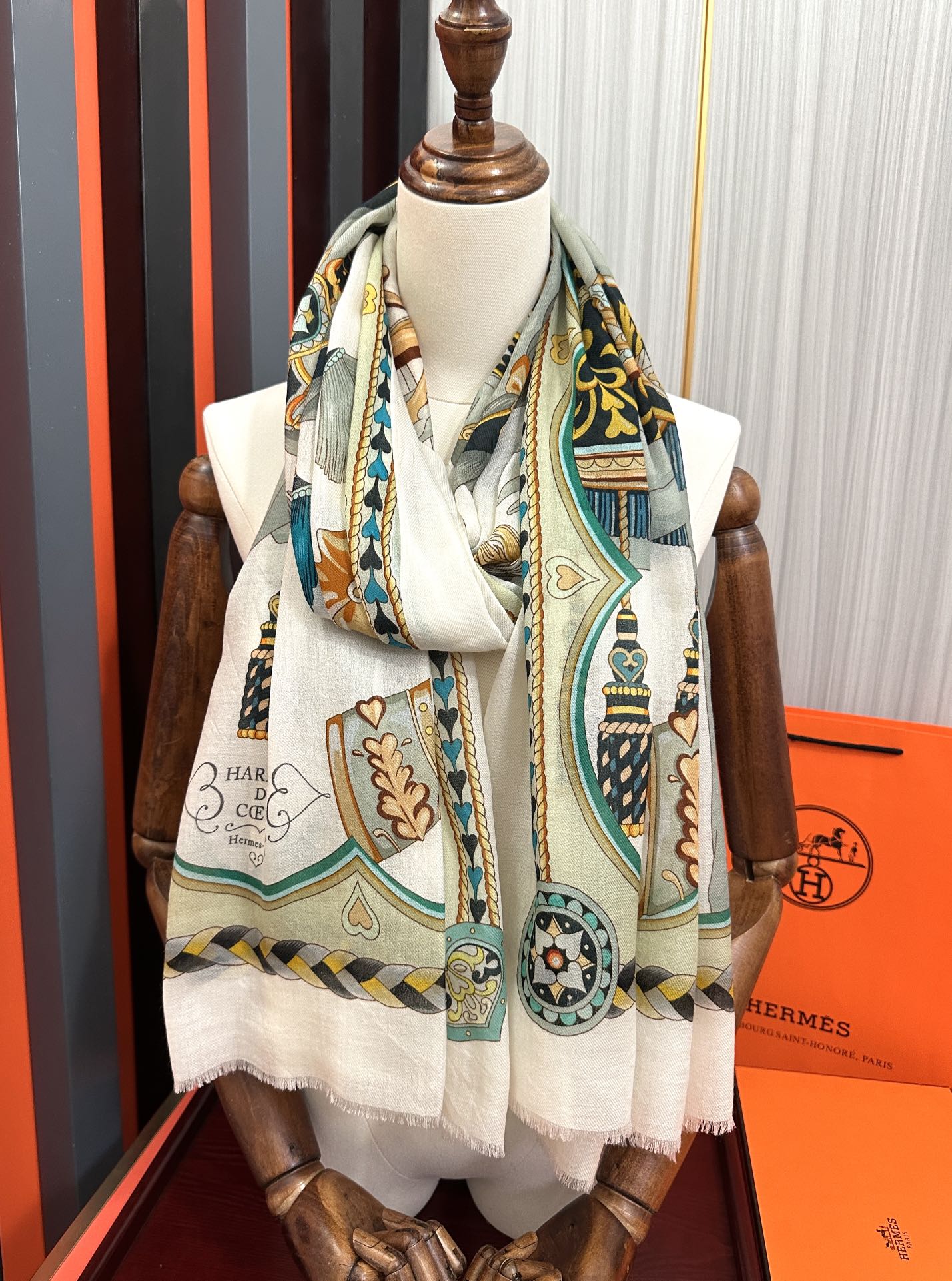 HM 25s Scarf 200cm White Beige Blue  Cashmere 976425